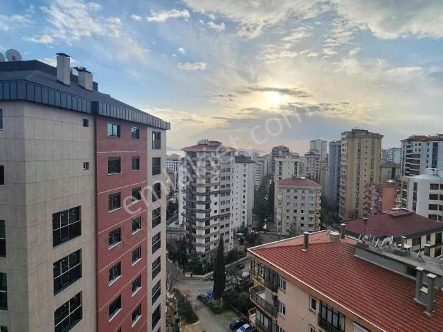Bostancıda Güvenlikli Ve Havuzlu Sitede 2+1 Satılık Daire