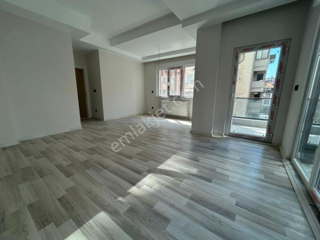 Bostancı'da Sıfır 3+1 Balkonlu Daire 85m²net Güney Daire