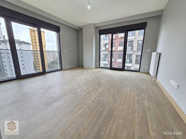 Bostancı Şenesenevler'de, SIFIR, 2+1 Havuzlu Sitede 95 m2 Daire