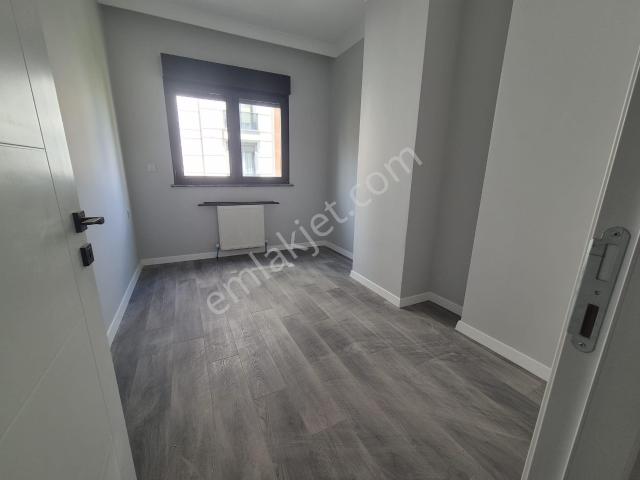 Bostancı Gösteri Merkezinin Orda Yeni Binada Kiralık Daire