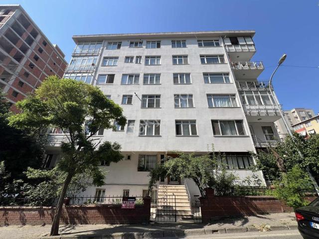 Bostancı Kemal Akgüder Cad. Üzeri Metroya Yakın 3+1 100 M² Net