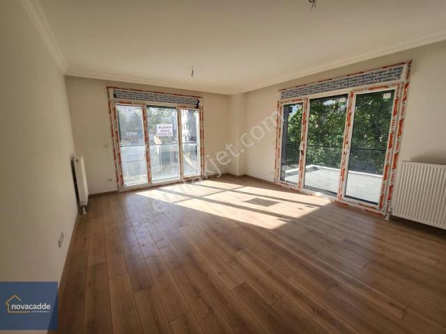 Bostancı Yeni Binada Geniş Mutfak Balkonlu 2+1 Kiralık Daire