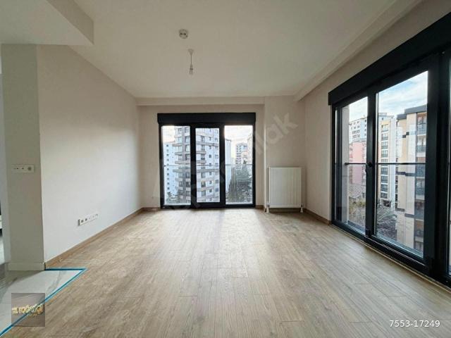 BOSTANCI'DA SİTE İÇERİSİ'NDE GÜVENLİKLİ, HAVUZLU 85m2 2+1 BOŞ DAİRE