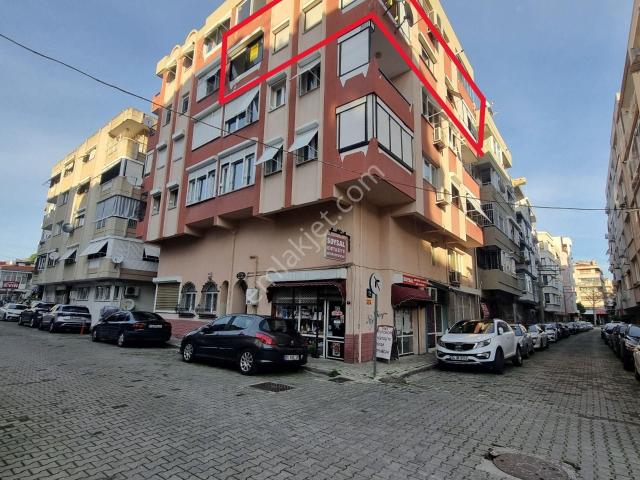 Bostanlı Mahallesi’nde Merkezi Konumda Kiralık 3+1 Daire