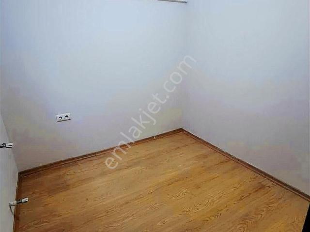 Bostanlı Merkezde Sahile Yakın Yatırımlık 3+1 Satılık Daire