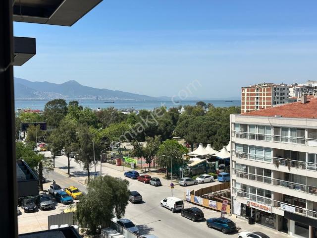 Bostanlı'nın Tam Merkezinde 1+1 Akıllı Daire