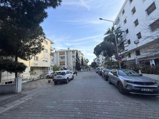 Bostanlı Akbank Sokaklarında Kiralık 3+1 Daire