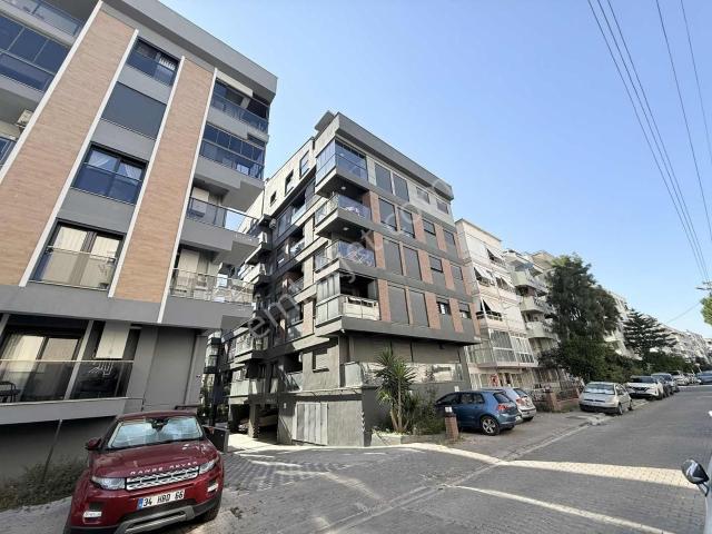 Bostanlı'da Denize 100m, Yeni Binada Kiralık 2+1
