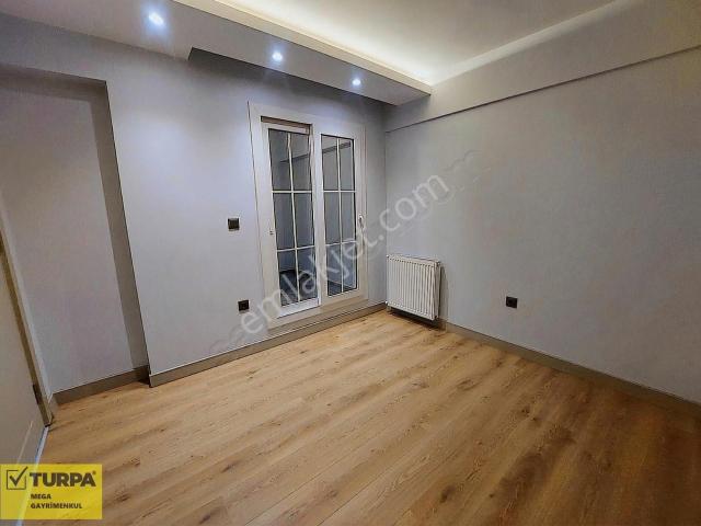 Bostanlı Sahile Yakın Ful Tadilatlı & Bahçeli 2+1 Satılık Daire