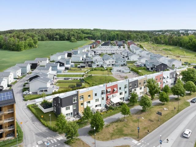 Bostadsrätt till salu i Upplands väsby Edsby allé 42 | Länsförsäkringar Fastighetsförmedling