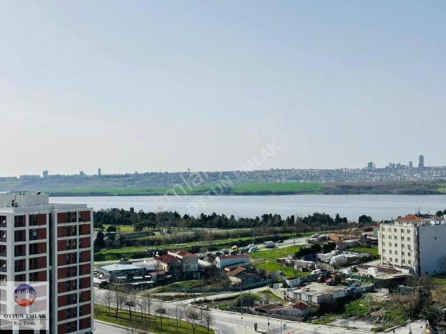 Bosphorus Cıty Göl Kule'de Satılık Balkonlu 2+1 Daire 128 M²