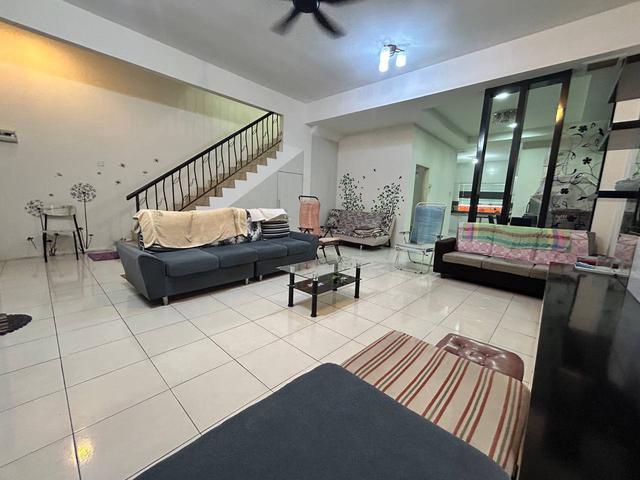 Botani Bandar Cyber Double Storey House Hot Sale Full FurnishBalcony