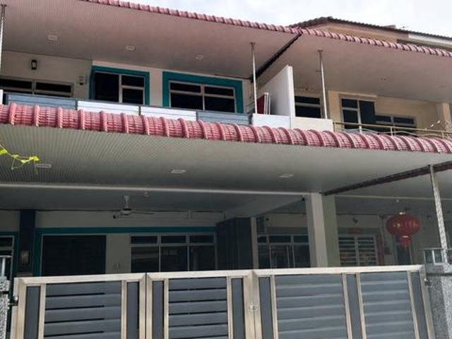 Botani Siber Double Storey House For Rent