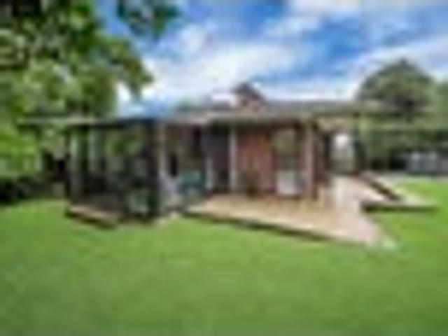 Botany Downs, 3 bedrooms, $750 pw