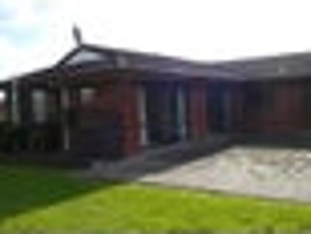 Botany Downs, 3 bedrooms, $770 pw