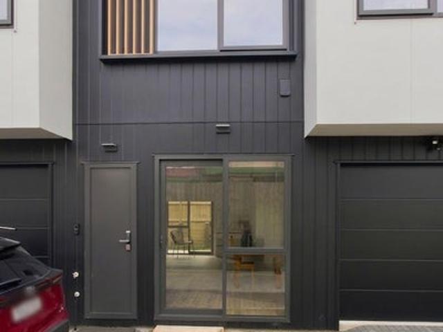 Botany Downs, 3 bedrooms