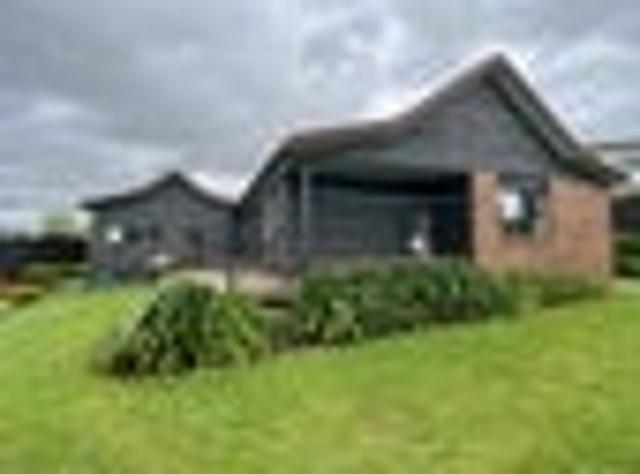 Botany Downs, 4 bedrooms, $830 pw