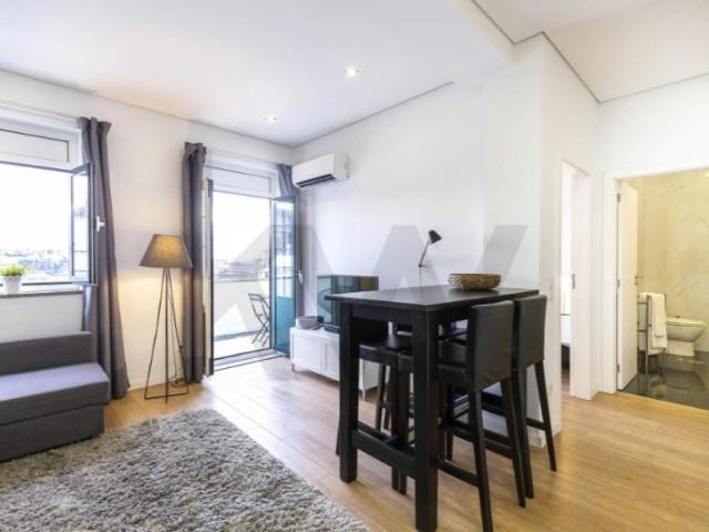 Boutique Totalmente Mobilado T1 Último Andar Apartamento no Porto Histórico