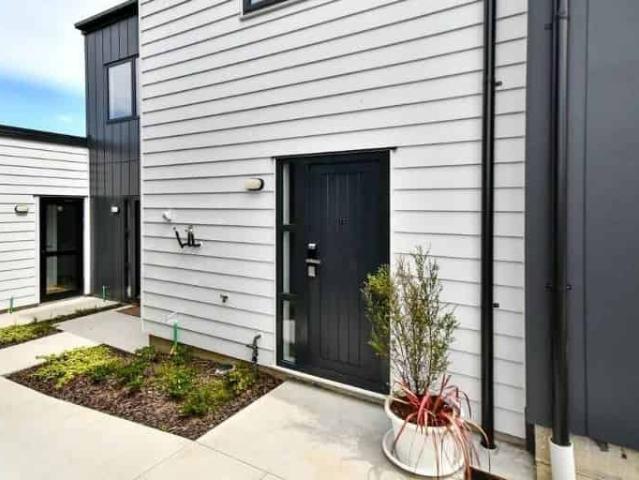 Boutique Al Fresco Living: Modern 2 Bedroom Sa.