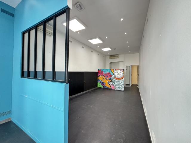 BOUTIQUE DE 39 M2 A LOUER SANS REPRISE RUE DE CLICHY