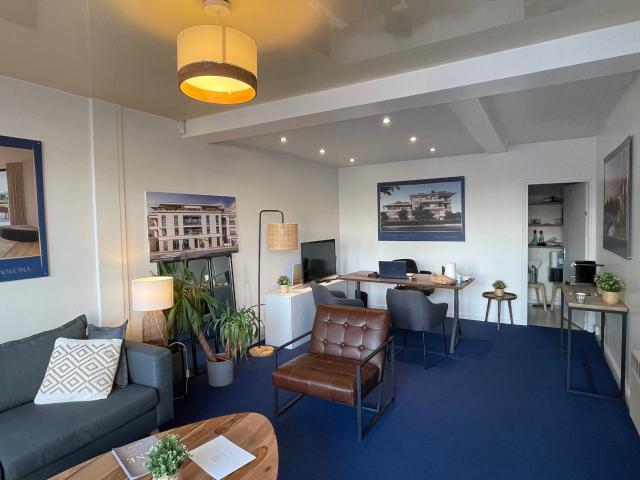 BOUTIQUE ou BUREAU SUR AXE FACE STATION SERVICE 750 m RER LE PARC