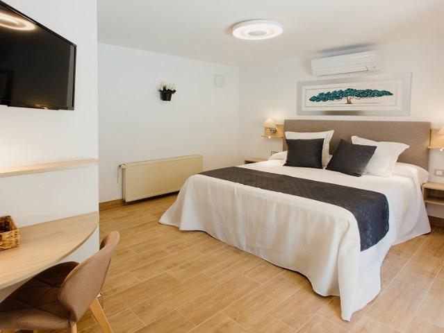 Boutique Suite: Kitchen, King 180, A/C, Pool