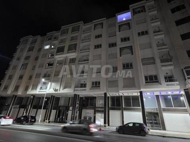 Boutiques à louer sur la rue principale