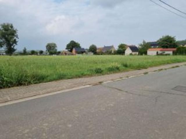 Bouwgrond geschikt voor open bebouwing op een mooie, land.