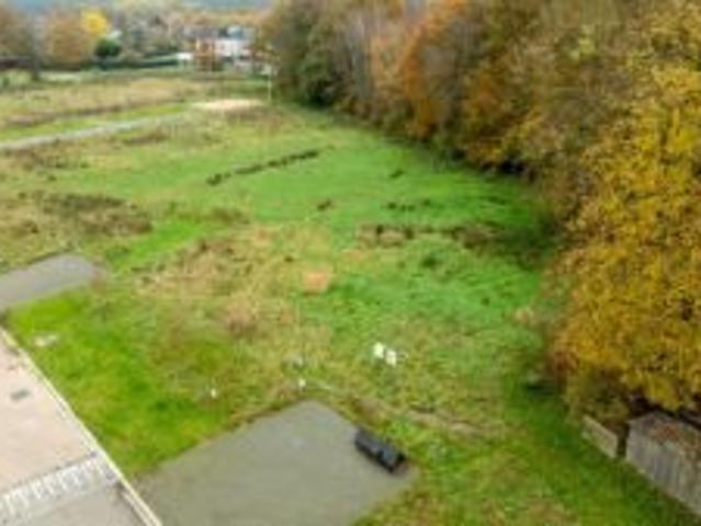 Bouwgrond voor halfopen bebouwing in familievriendelijke.