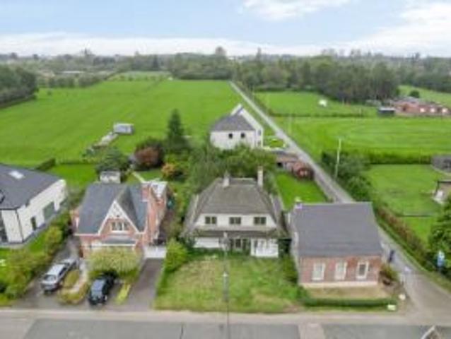 Bouwgrond voor halfopen bebouwing in residentiële omgeving