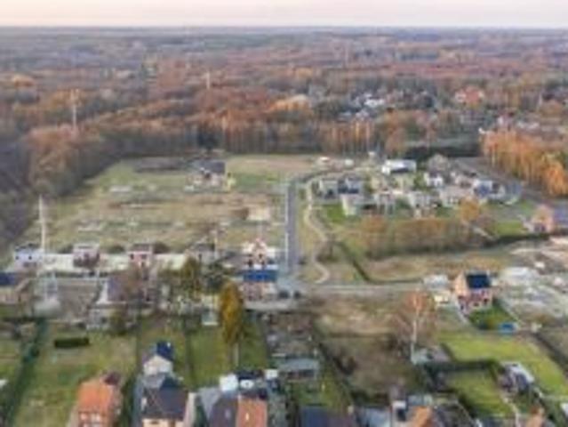 Bouwgrond van 5a 75ca voor half open bebouwing in nieuwe ver