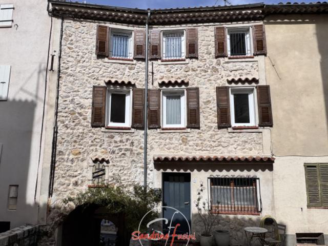 BOUYON, Belle maison de village 4 pièces