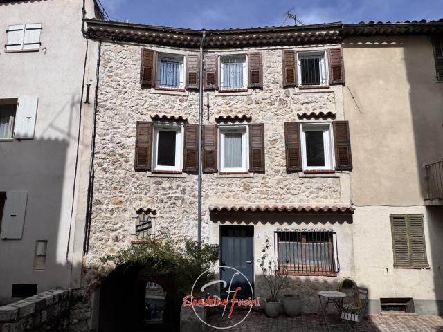 BOUYON, Belle maison de village 4 pièces