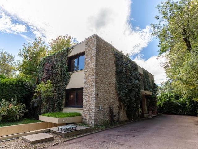 Bouc Bel Air Maison D'architecte 226 m2 T6 Parc 1 He. 226m² Bouc Bel Air
