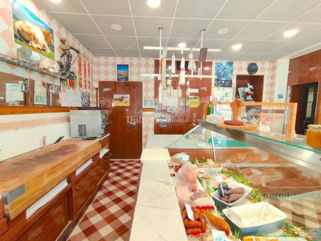 Boucherie Charcuterie traditionnelle à reprendre Sud Borde. 90m² Castres Gironde