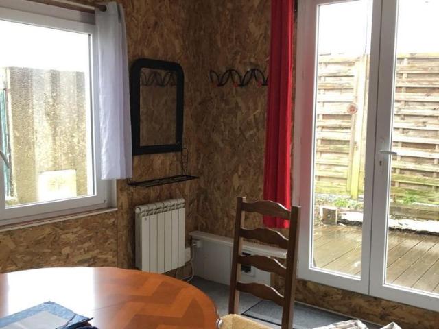 BOUGUENAIS LES COUETS MAISON PLAIN PIED T2 COURS ET STATIONNEMENT