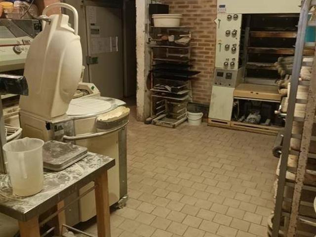 Boulangerie avec maison. 120m² Biron