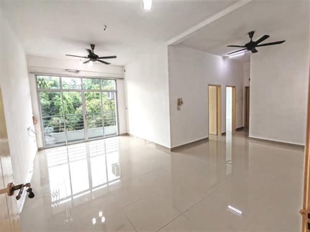 Boulevard Condo 3 car park lot 1173sf Farlim