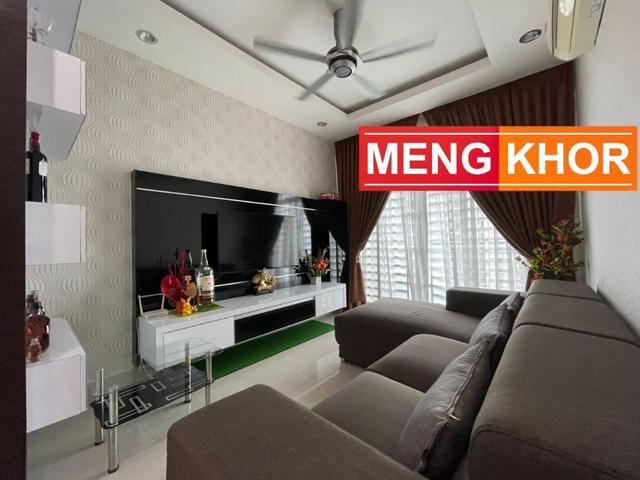 Boulevard Condo 936sf Tastefully Furnished with 2 carparks