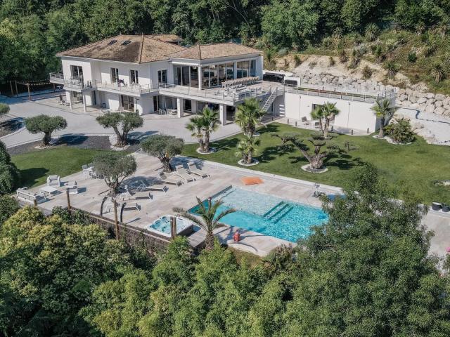 Bouliac: maison contemporaine de 11 pièces