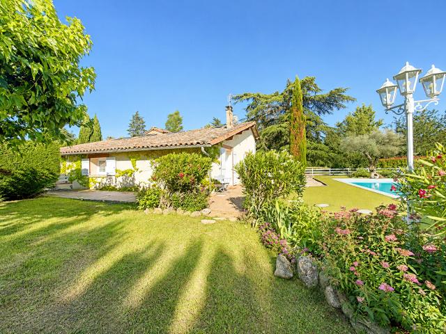 BOULOC Superbe propriété avec piscine, parc arboré et anciennes écuries