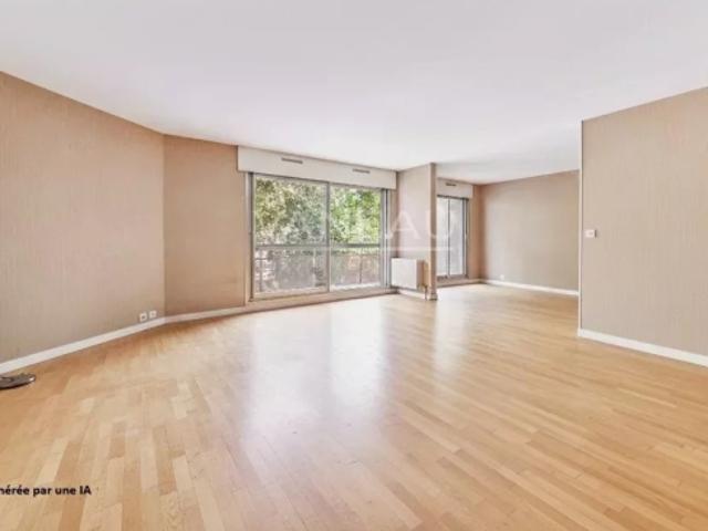 Boulogne Appartement familial avec deux balcons terrasses
