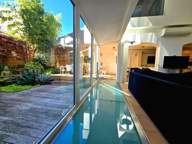 Boulogne Billancourt.Une maison d'architecte avec piscine secrète. Esprit hollywoodien, aux portes de Paris