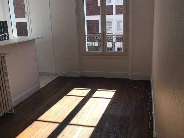BOULOGNE BILLANCOURT – STUDIO DE CHARME LUMINEUX AVEC CAVE