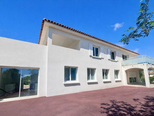 Boulouris Haut Et Bas De Villa Avec Studio Independant 270m² Saint Raphaël