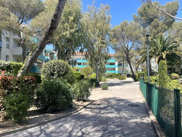 À VENDRE, Élégant F2 avec grande terrasse, Résidence de standing