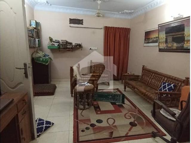 Boundary wall 2 bed d/ flat for sale in block 13 b, gulshan e iqbal
