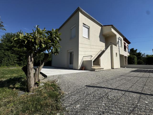 BOURG LES VALENCE QUARTIER JEAN MOULIN MAISON MITOYENNE A ETAGE 5 PIECES DE 102 M2