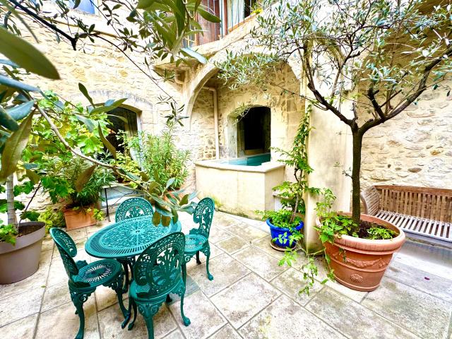 BOURG ST ANDEOL CHARMANT HOTEL PARTICULIER