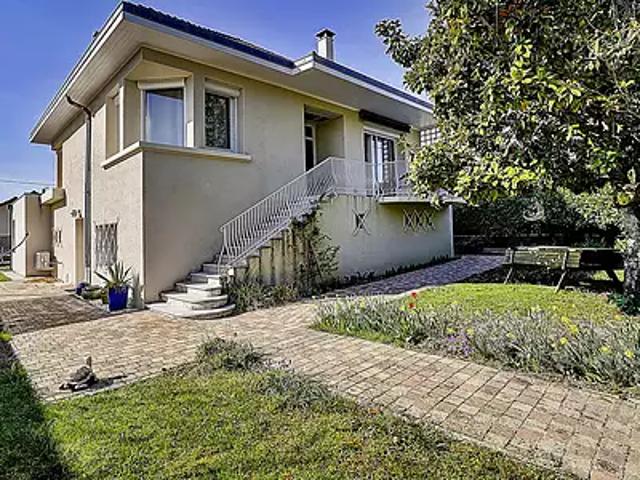 Bourgoin Jallieu 38300 Achat / Vente maison 6 pièces t6 au dernier étage cave